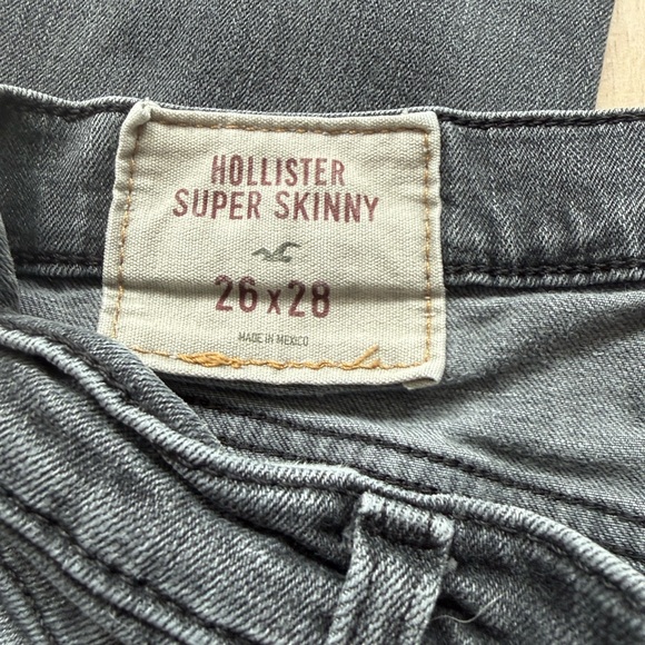 Two pairs of Hollister Skinny Jeans in Denim Blue and Charcoal Gray  SZ 26x28 - Picture 9 of 15